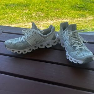 On Cloud Women’s shoes